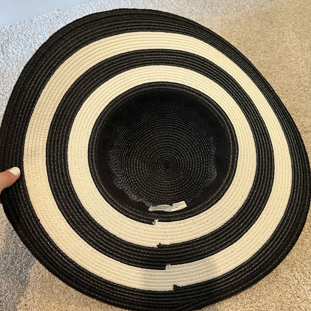 Elegant Black and White Wide Brim Hat Charming Charlie’s - Picture 5 of 9